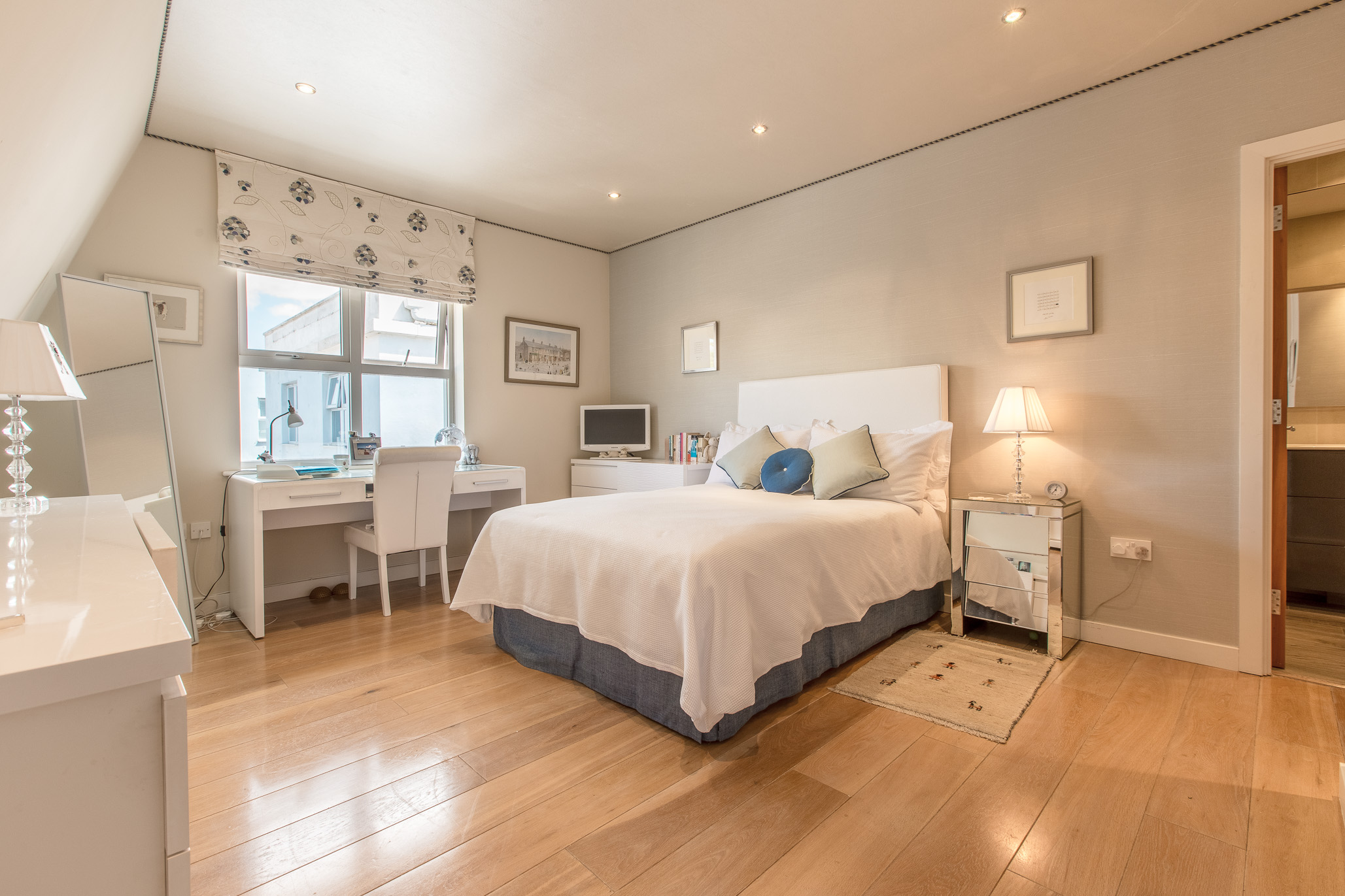 The Penthouse Apartment 19/20, Empress Apartments, Douglas Buy Me